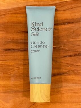 NWT KIND SCIENCE BY ELLEN DEGENERES Gentle Cleanser Brightens Balances 135ml